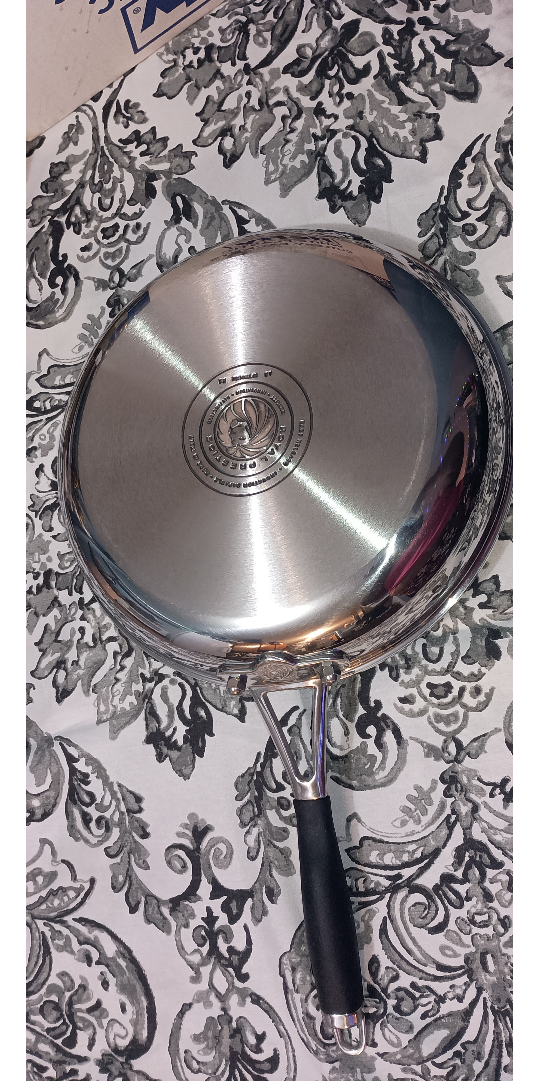 brand new frying  pan never used