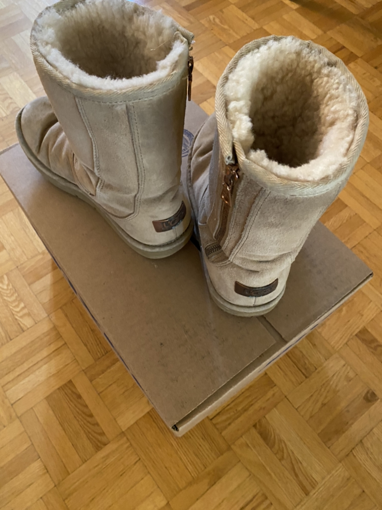 Various boots and shoes image indicator(5)