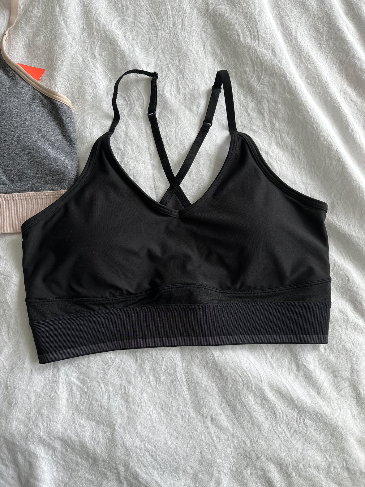 2 brand new h&m sports bras with tags - photo 3