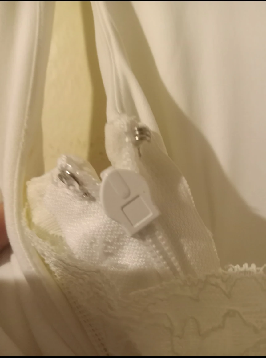 Beautiful (Size: 4) Wedding Dress! - photo 3