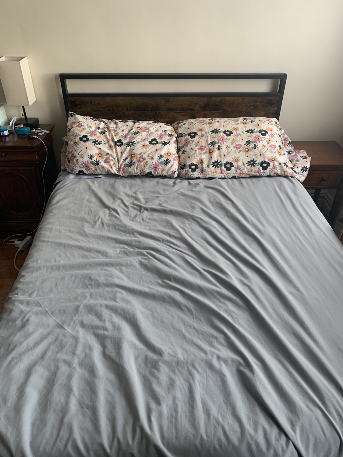 Metal bed frame with mattress - photo 2