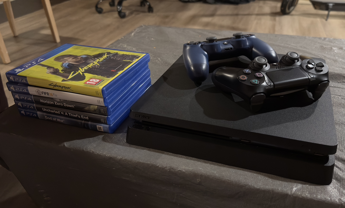PS4 Slim 500 GB with 2 Controllers and 5 Games.