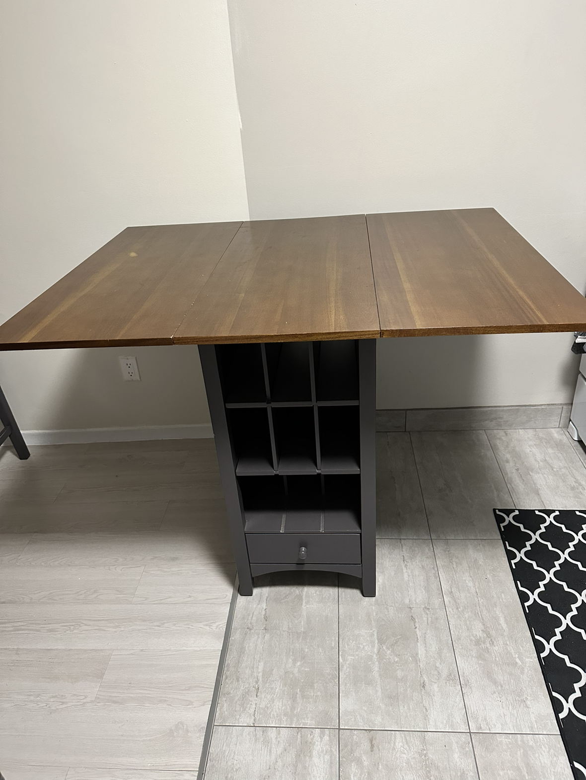 Kitchen Island and Chairs