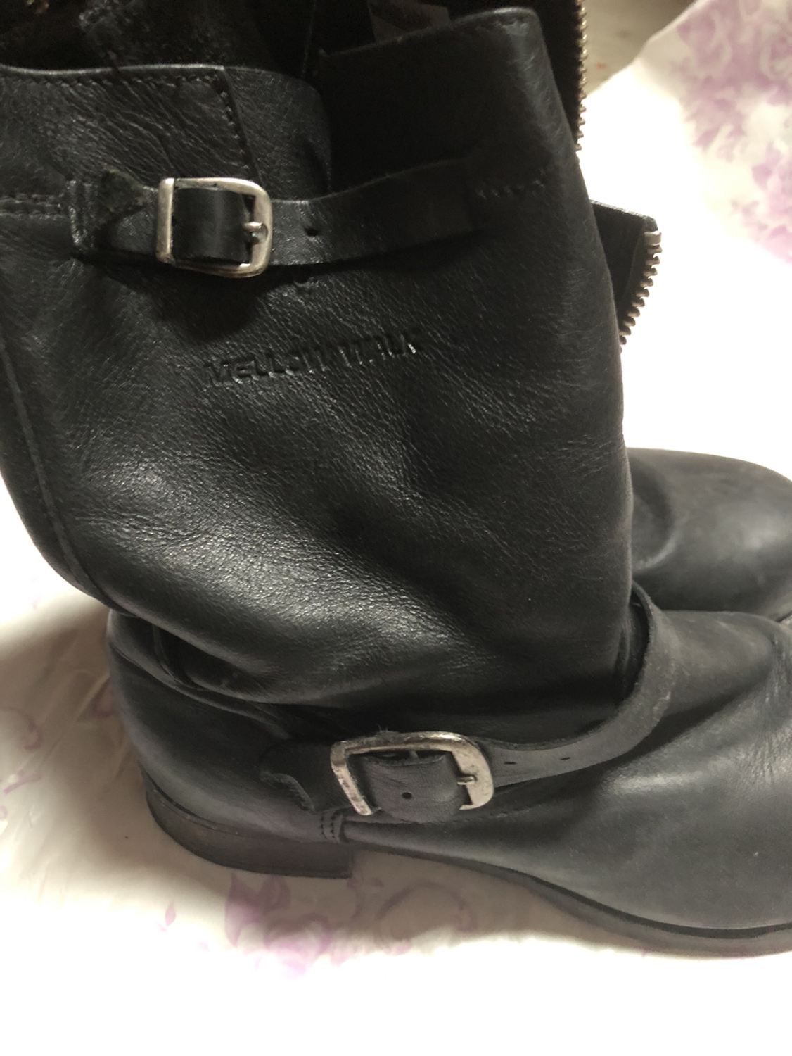 Women’s safety boots 🥾size 8.5🍂 image indicator(3)