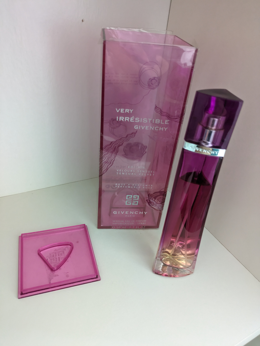 Givenchy very irresistible ( limited edition bottle & box) 🦃 image indicator(5)