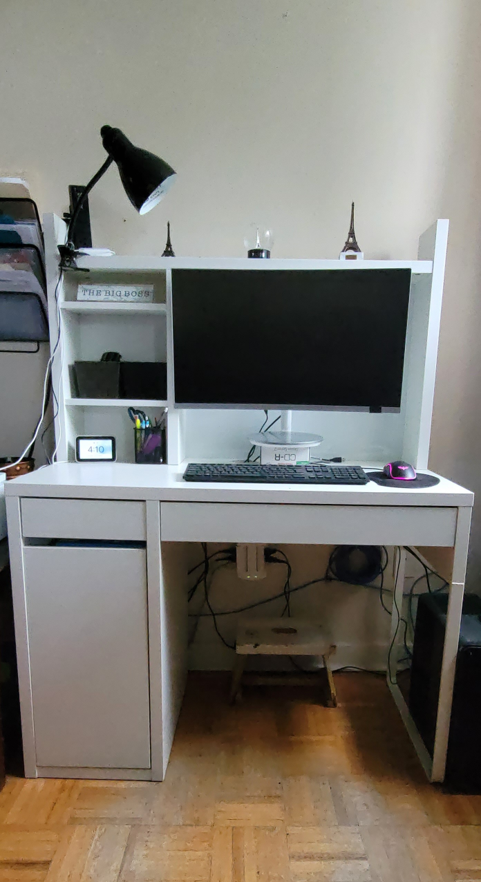 Desk & chair thumbnail