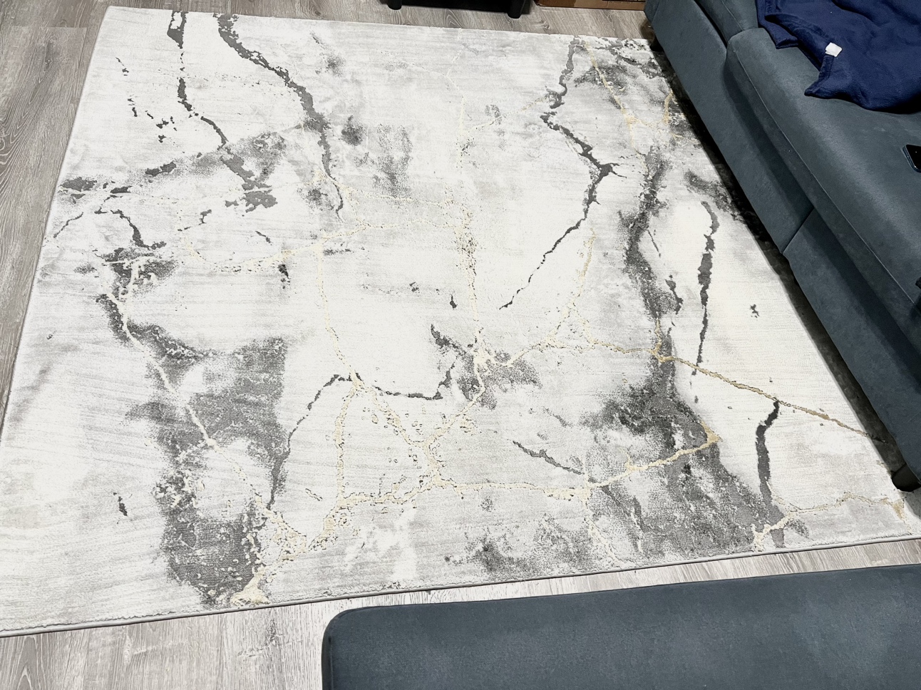 Grey/gold marble 6’7”x6’7” area rug - photo 5
