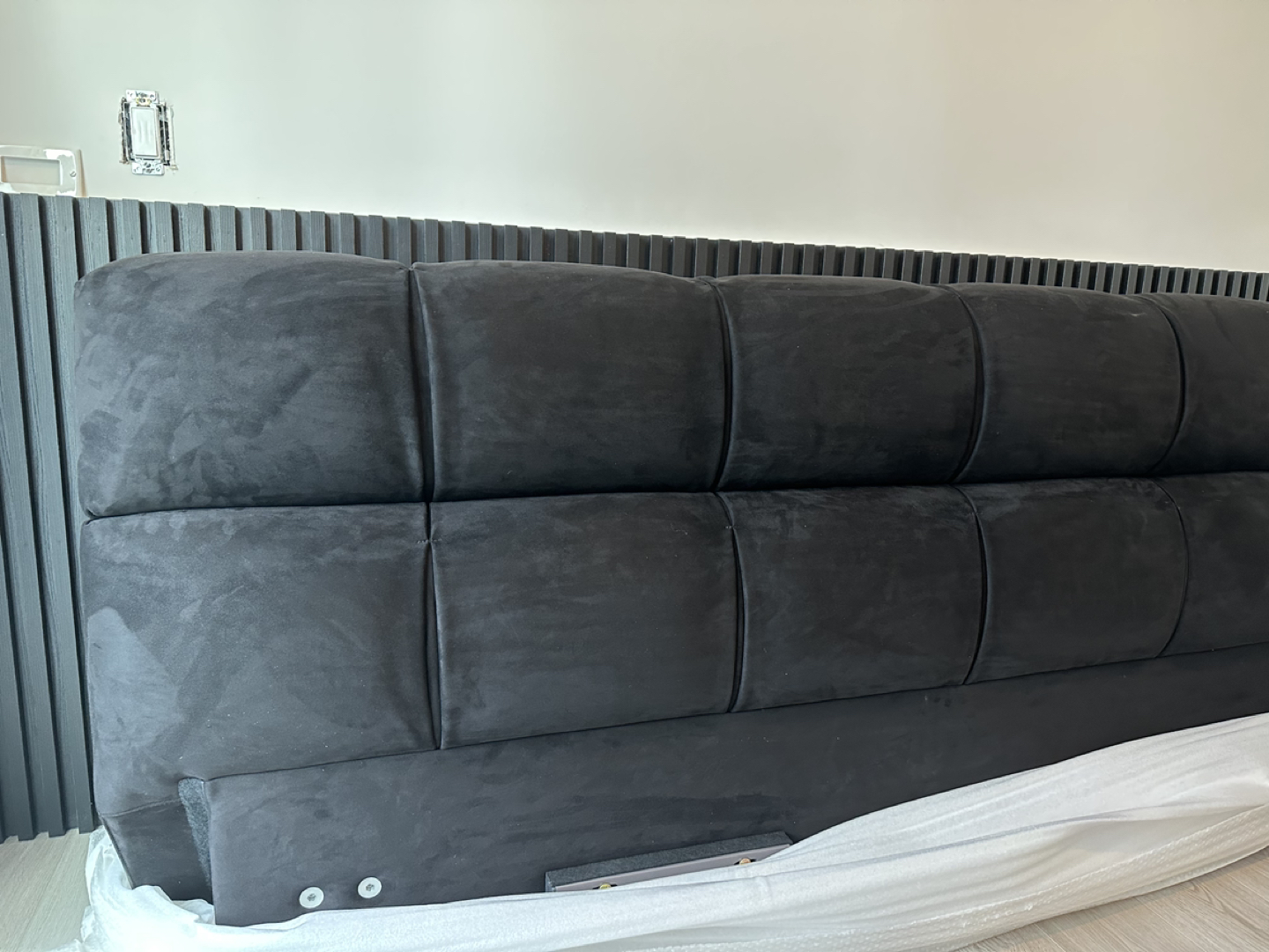 Brand new king size black velvet bed frame - photo 3