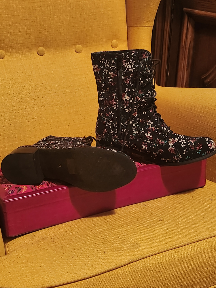 womens Floral combat boots image indicator(2)