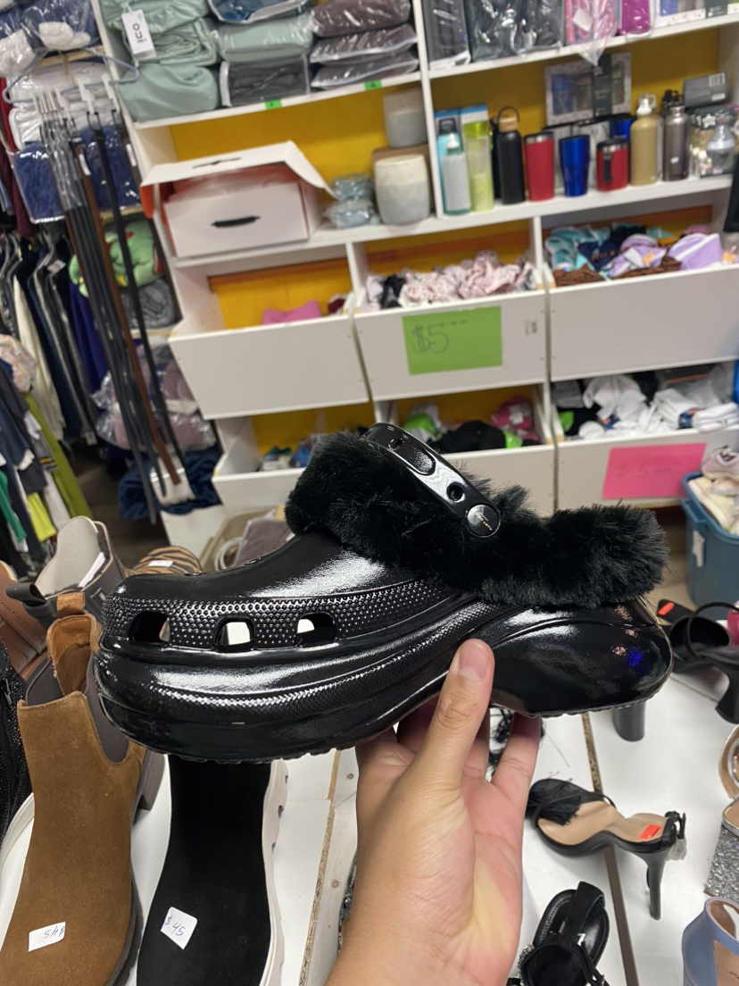 Women’s crocs size 9 - photo 3