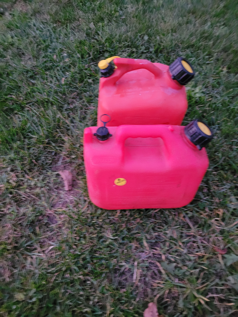 gas can - photo 2