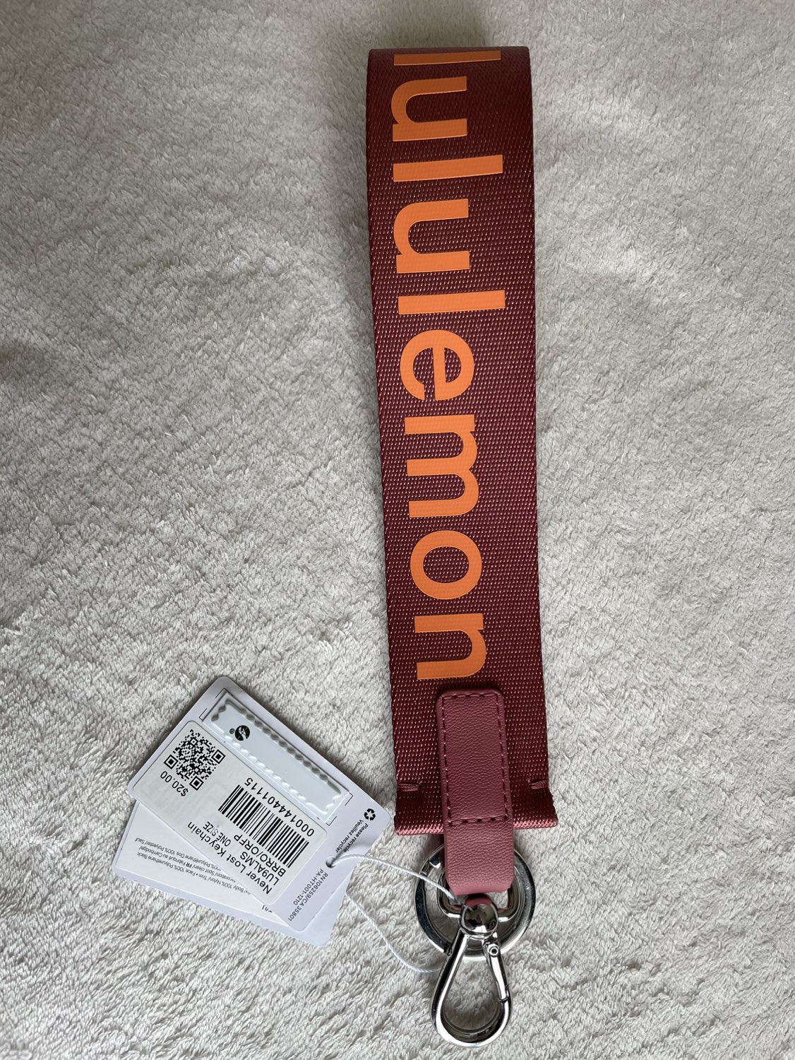 Lululemon keychain (tag) 🦃