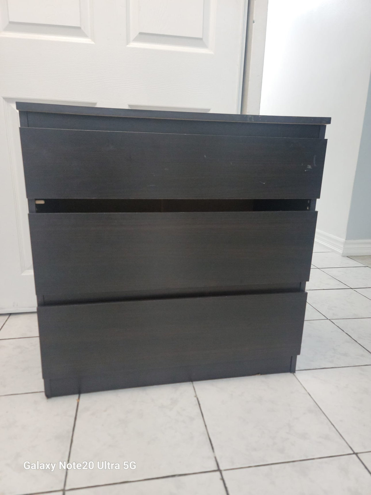 IMEA DRESSERS CHEST SIZE 28 by 15 and half.  H 28 INCHES