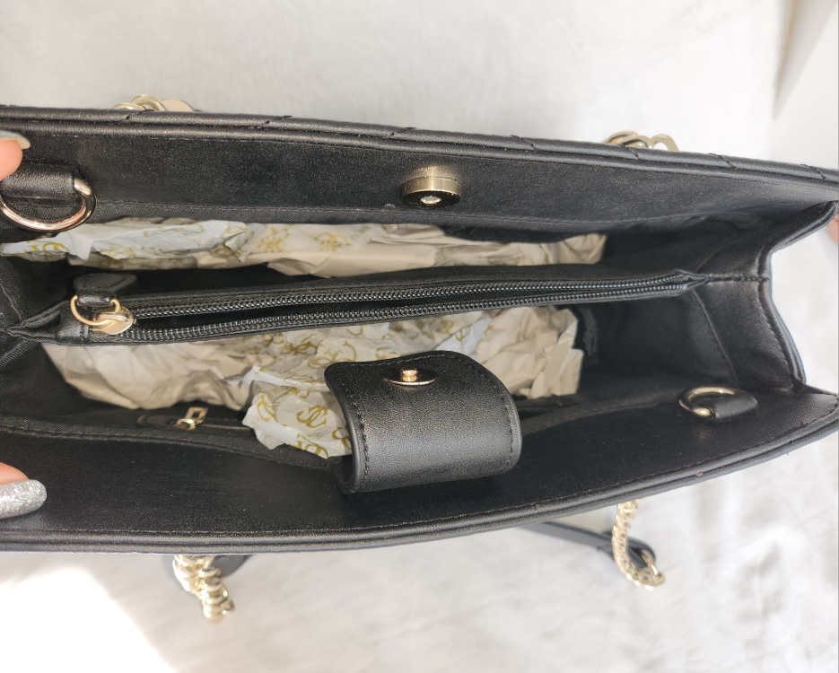 Guess black purse image indicator(4)