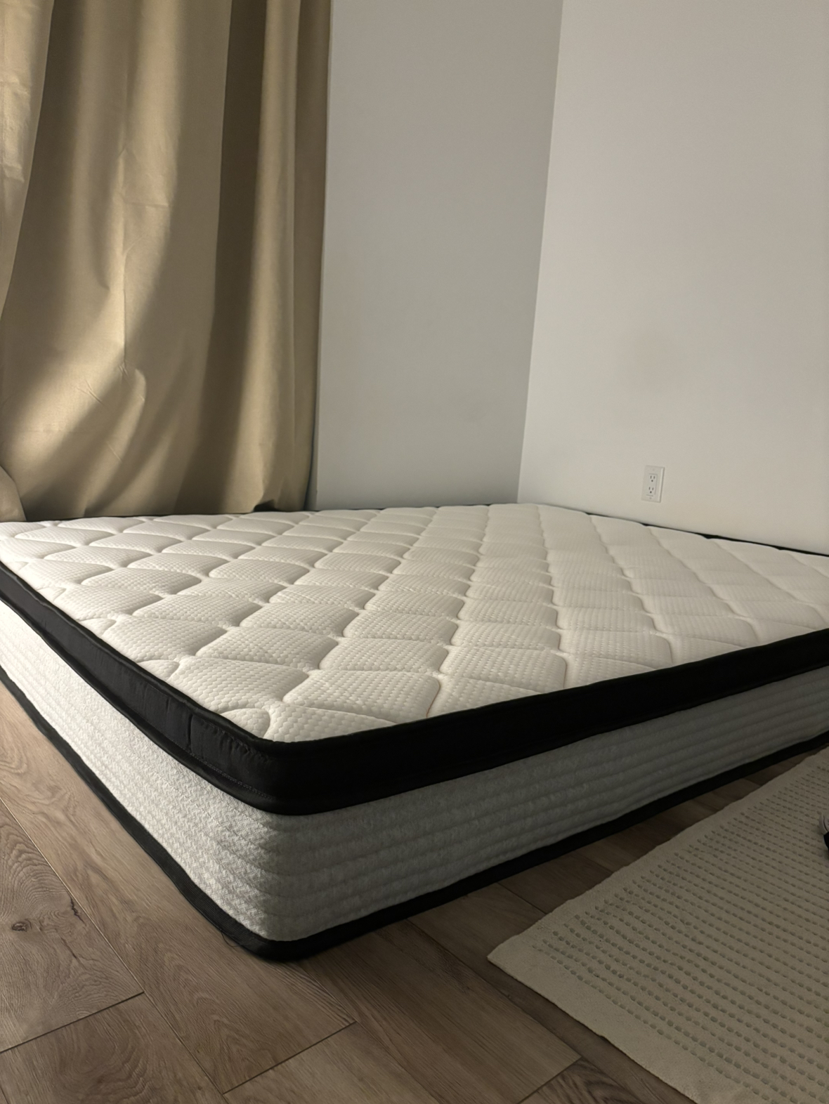 Queen size mattress (pick up only)