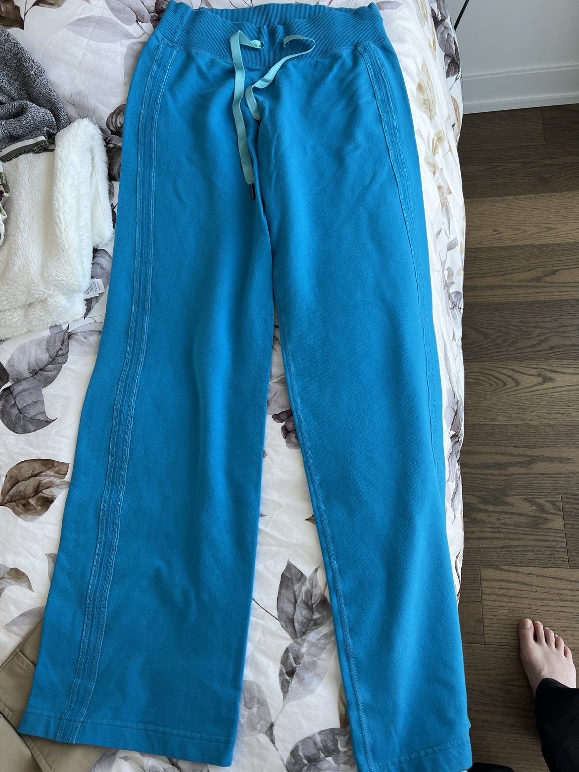 🦃Lululemon pant size 4 LIKE BRAND NEW - photo 3