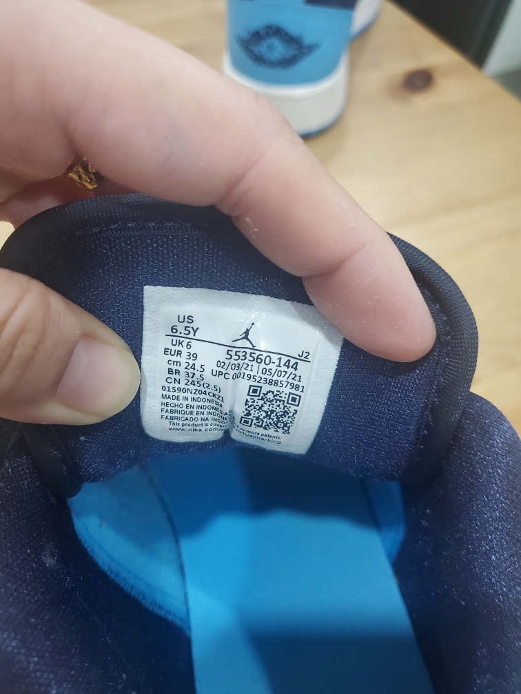 Jordan 1 Low UNC - 6.5Y (24.5cm) image indicator(4)