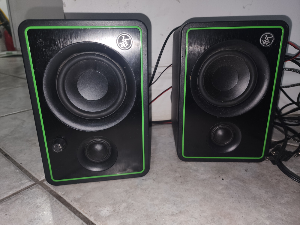 mackie wired speakers thumbnail