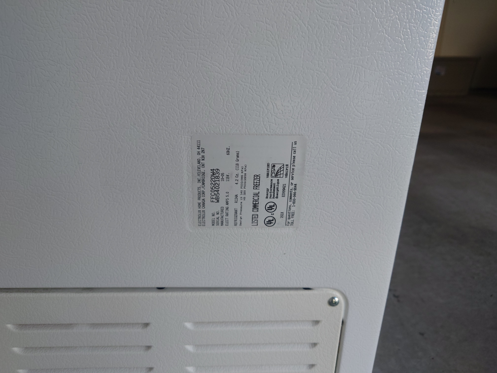 Frigidaire heavy duty Freezer - photo 2