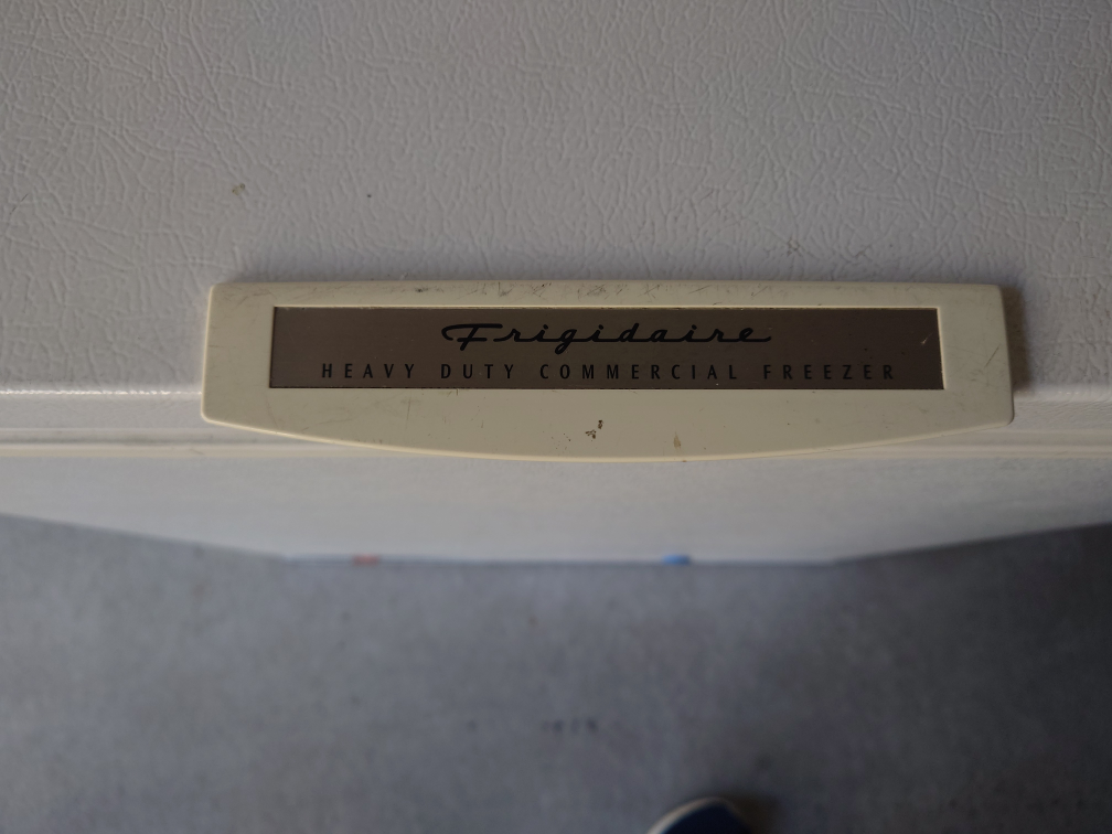 Frigidaire heavy duty Freezer - photo 3