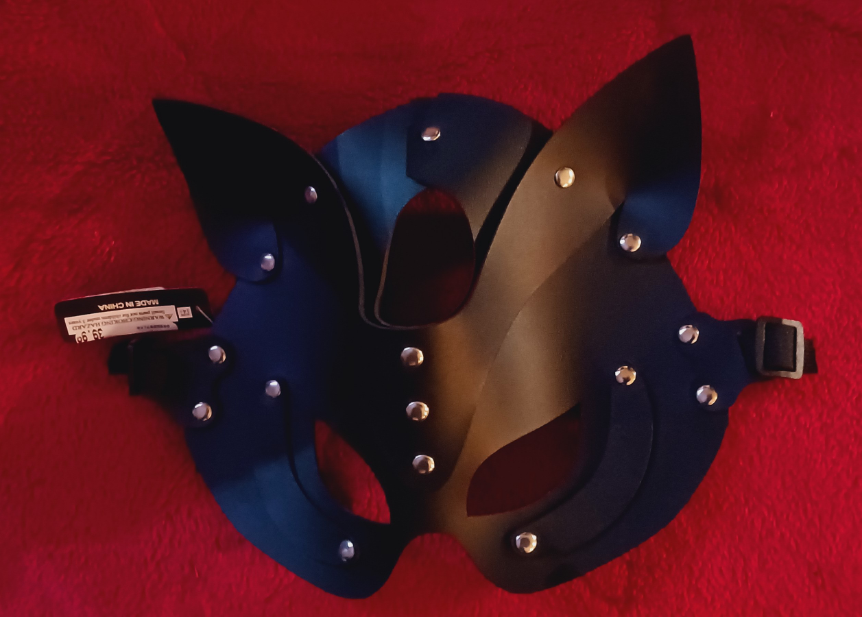 leatherette face mask...foxy*