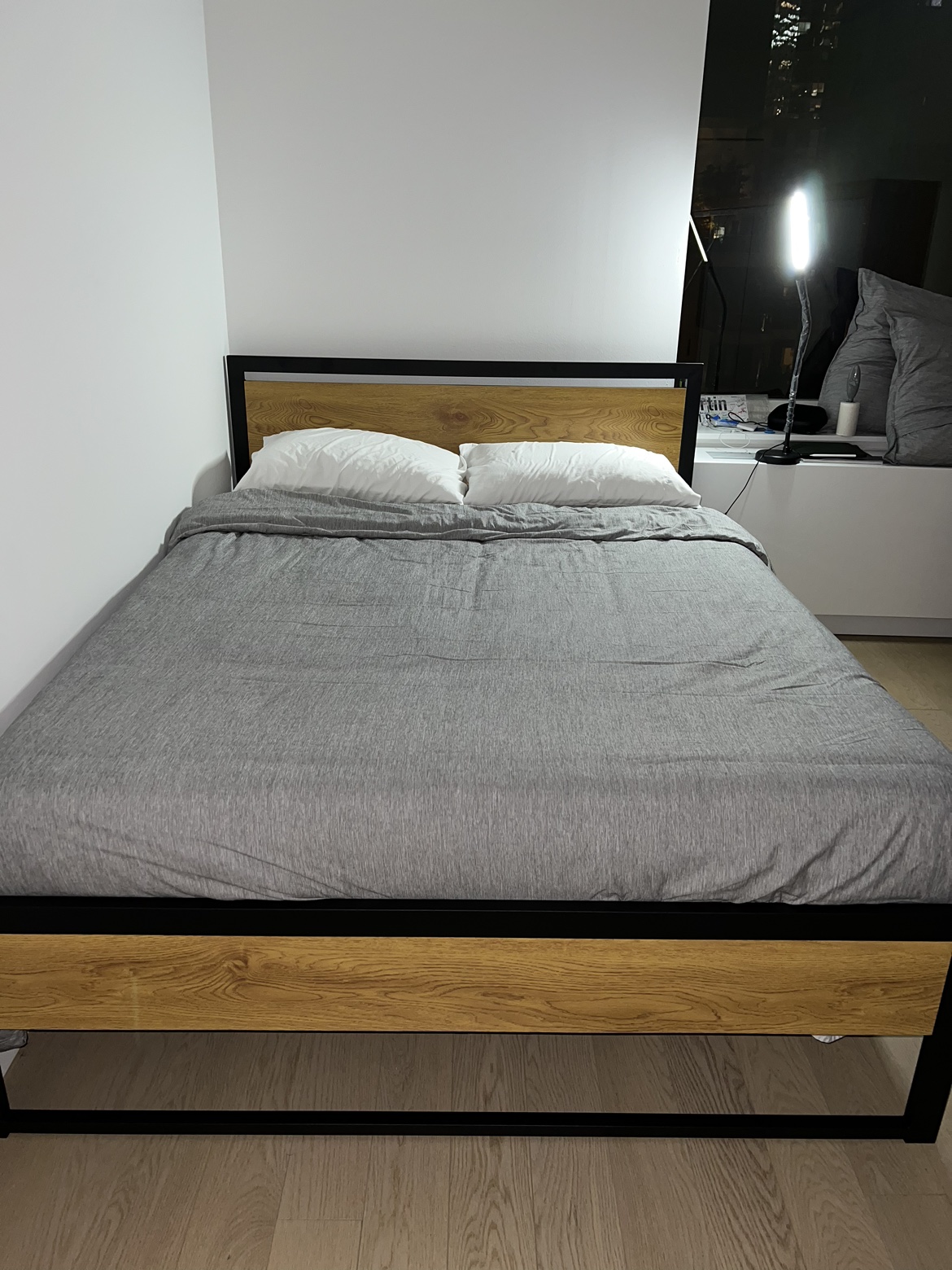 Queen bed frame - photo 2