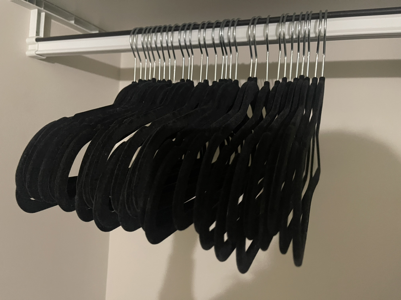 30 Velvet Hangers - photo 3