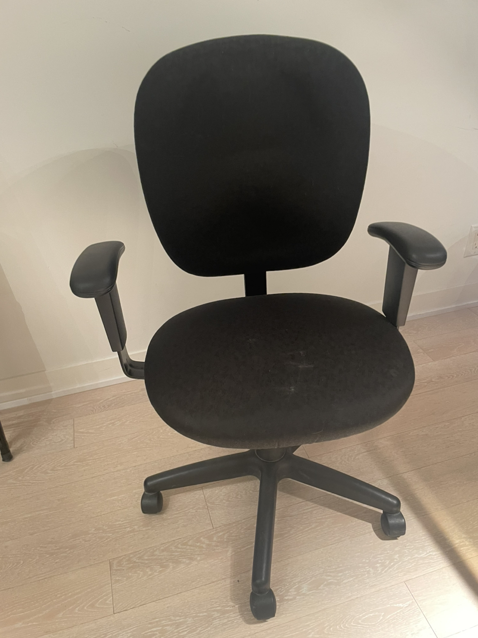 Adjustable office chair thumbnail