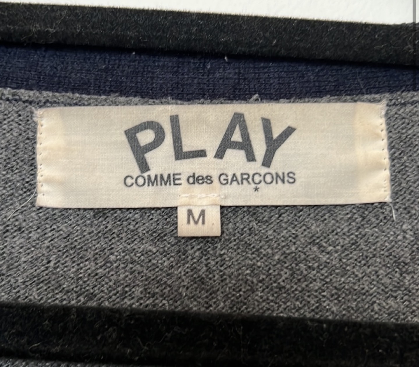 Authentic Women comme des garcon cardigan image indicator(2)