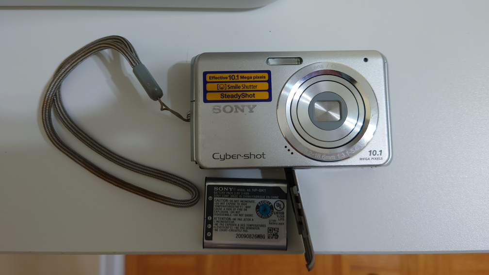 Sony Cyber-shot DSC-W180 10.1 Digital Camera w/ Battery thumbnail