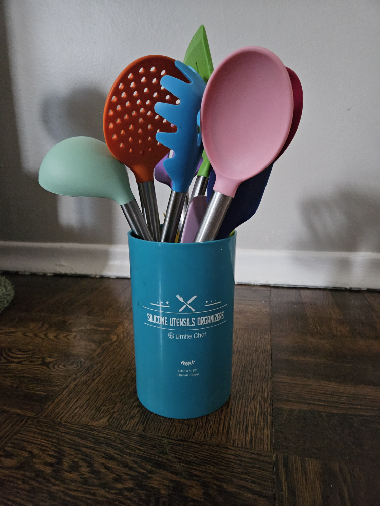 12 piece utensil set with holder