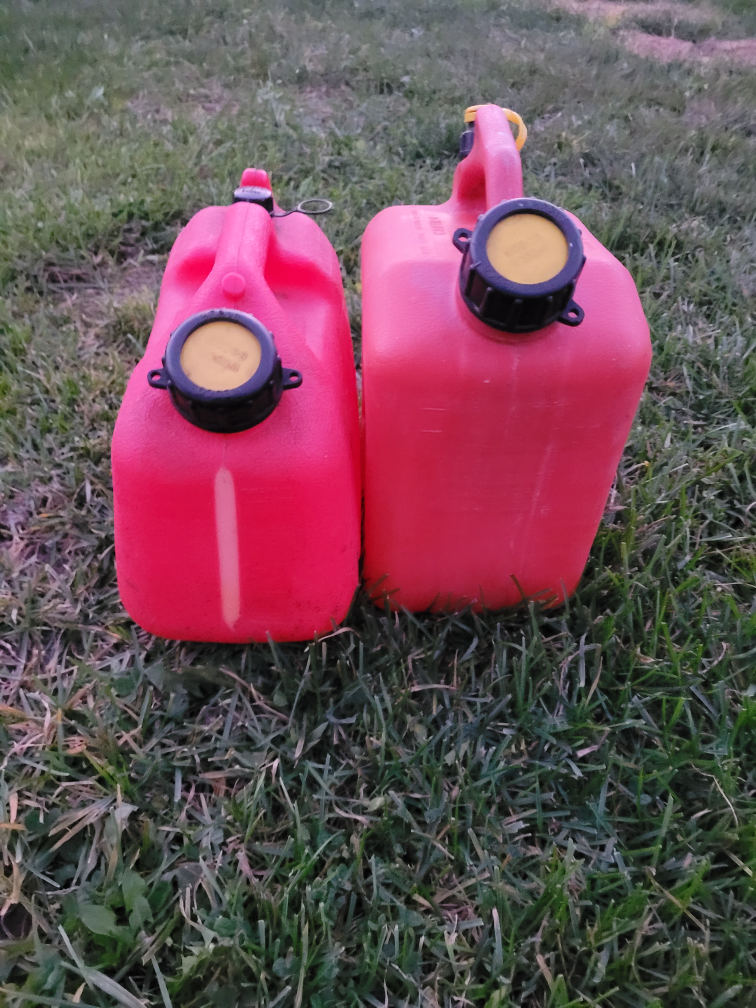 gas can - photo 3