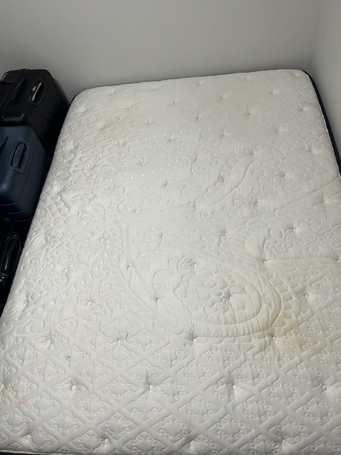 Queen size bed with boxspring - photo 2