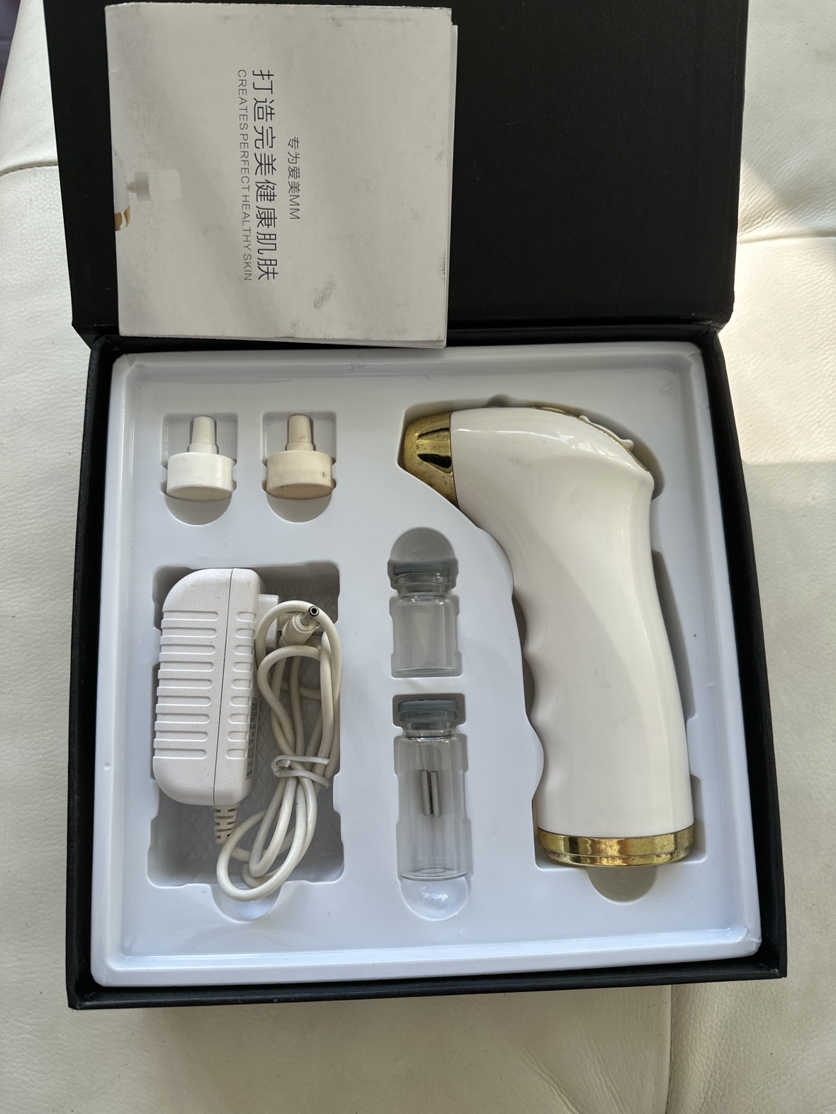 Oxygen facial machine with airbrush