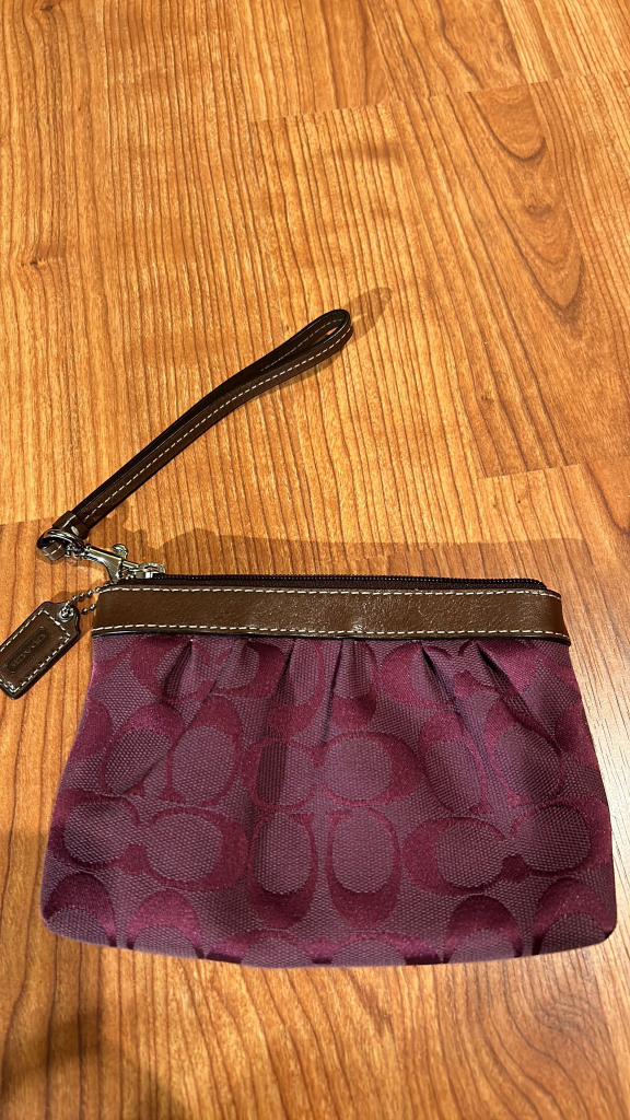 Coach Signature Cosmetics pouch image indicator(2)