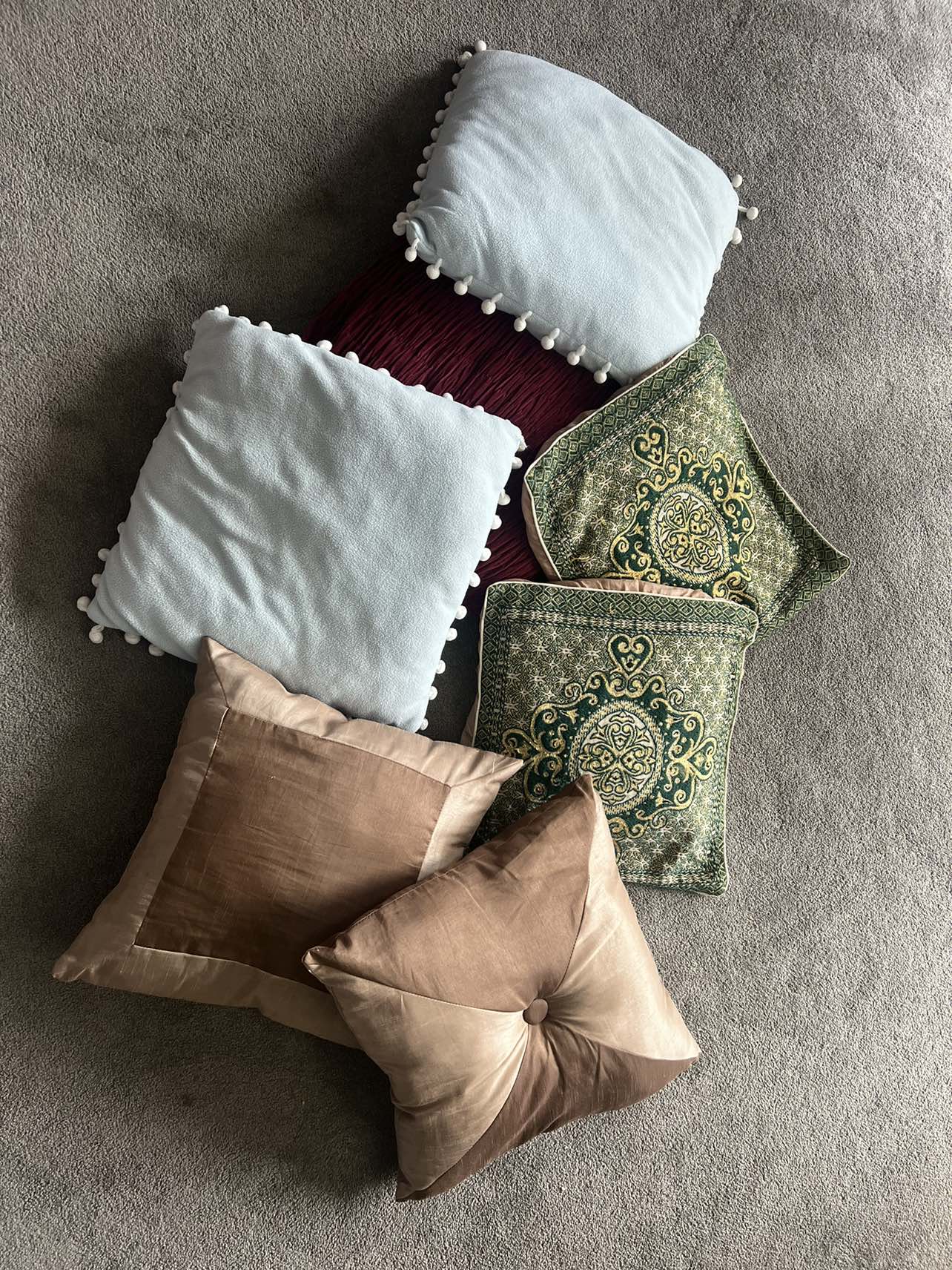 Assorted couch cushions