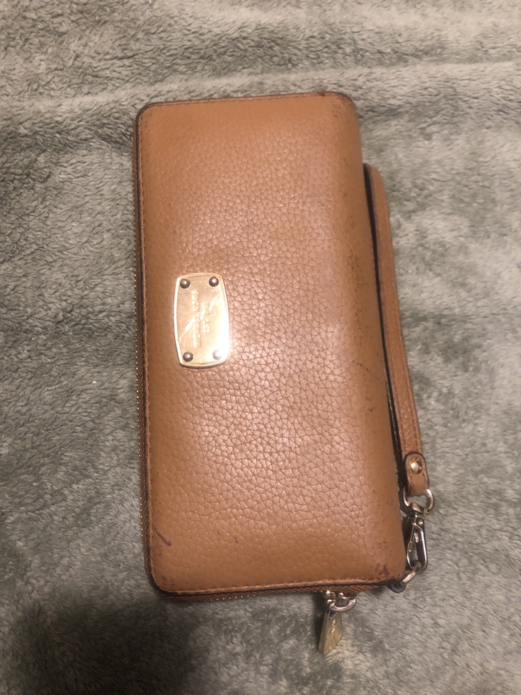 Michael kors wallet thumbnail