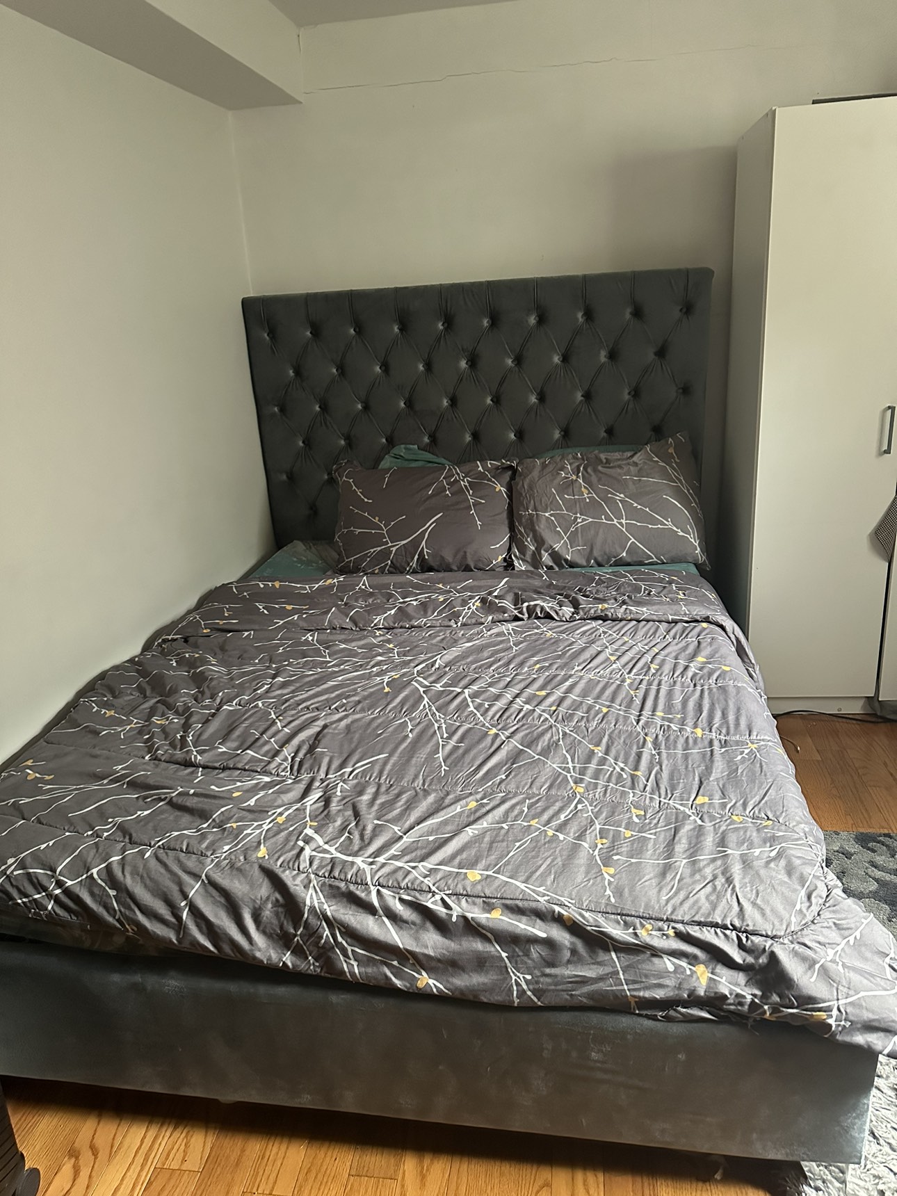 Bed frame & mattress - photo 2