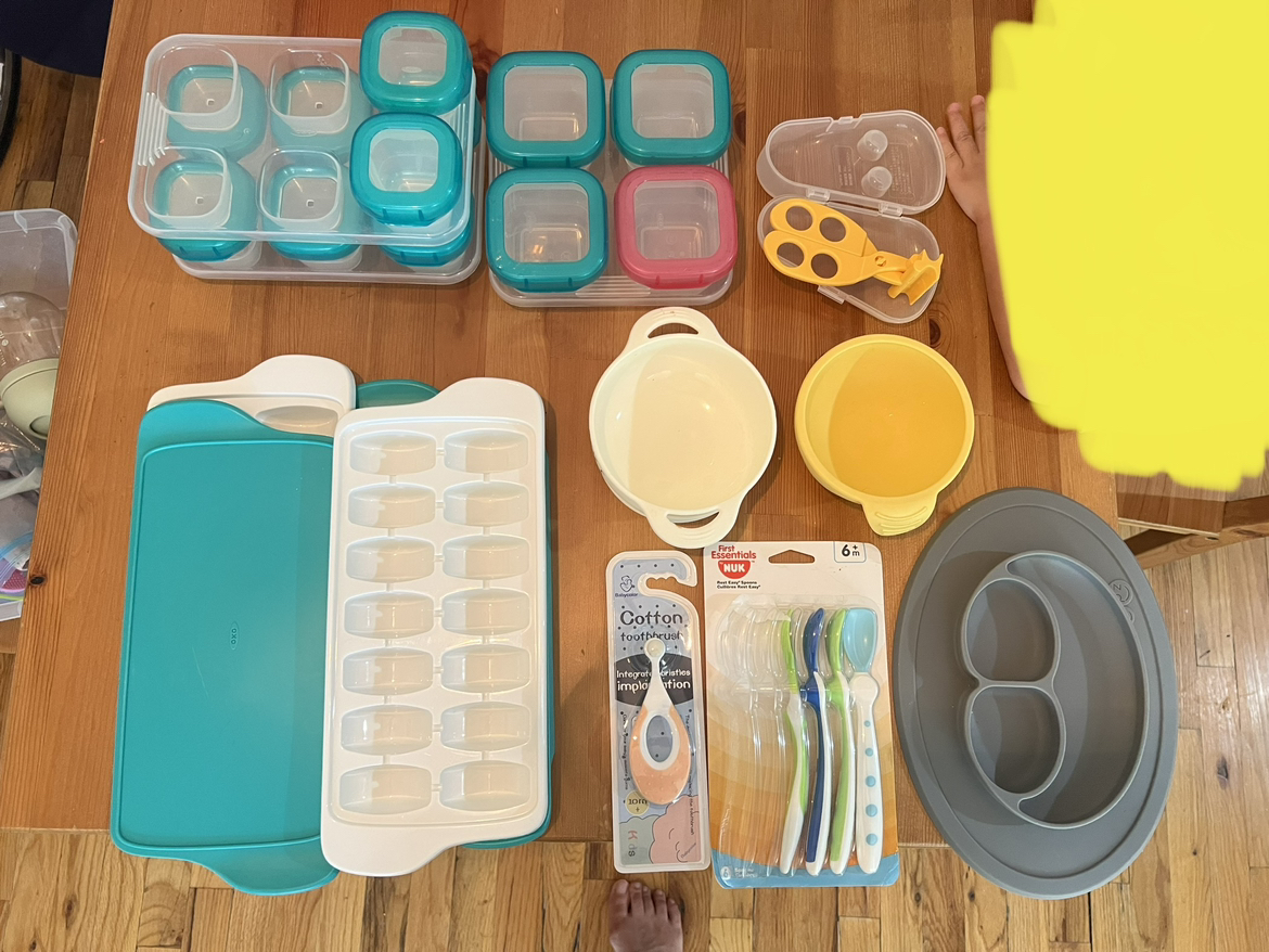 Baby food containers, cups, scissors etc - photo 2