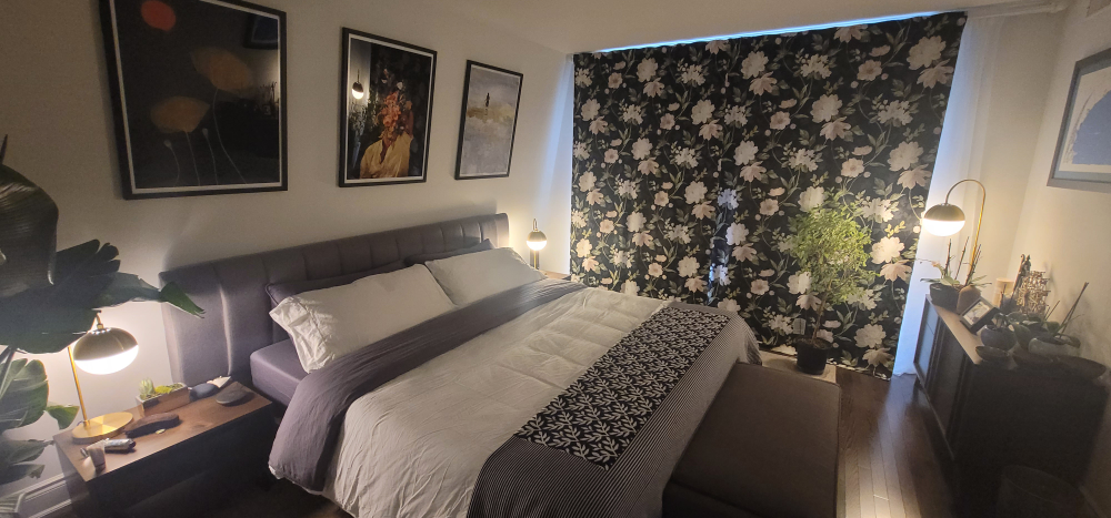 King Bed - solid wood frame - photo 4