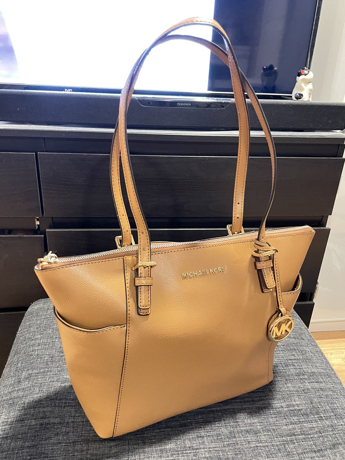 Michael Kors tote bag (Like new with TAG) thumbnail