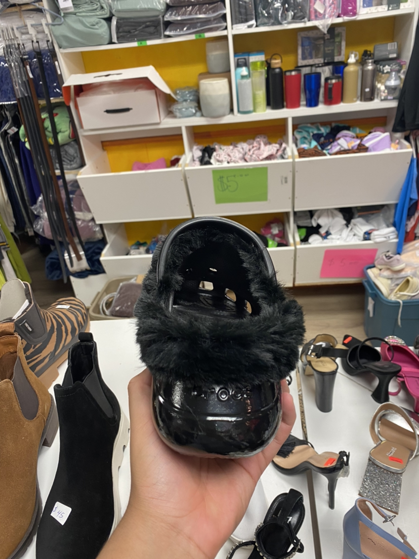 Women’s crocs size 9 - photo 4