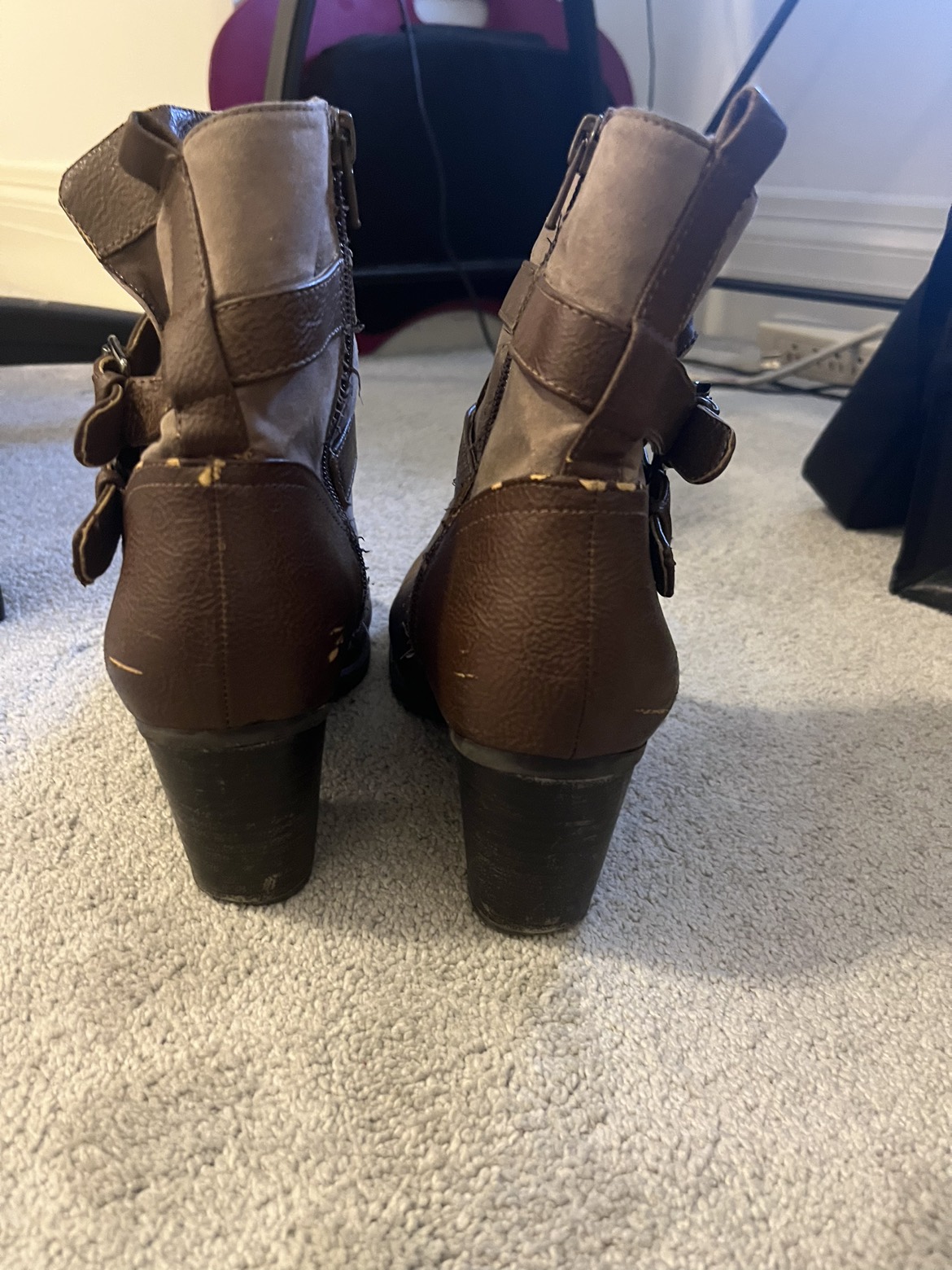 Size 9 1/2 boots image indicator(3)