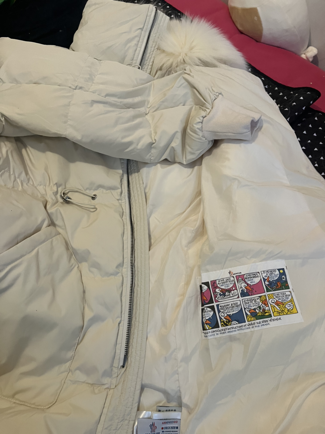 Moncler puffer jacket, cream Color, size 2 for sale. - photo 4