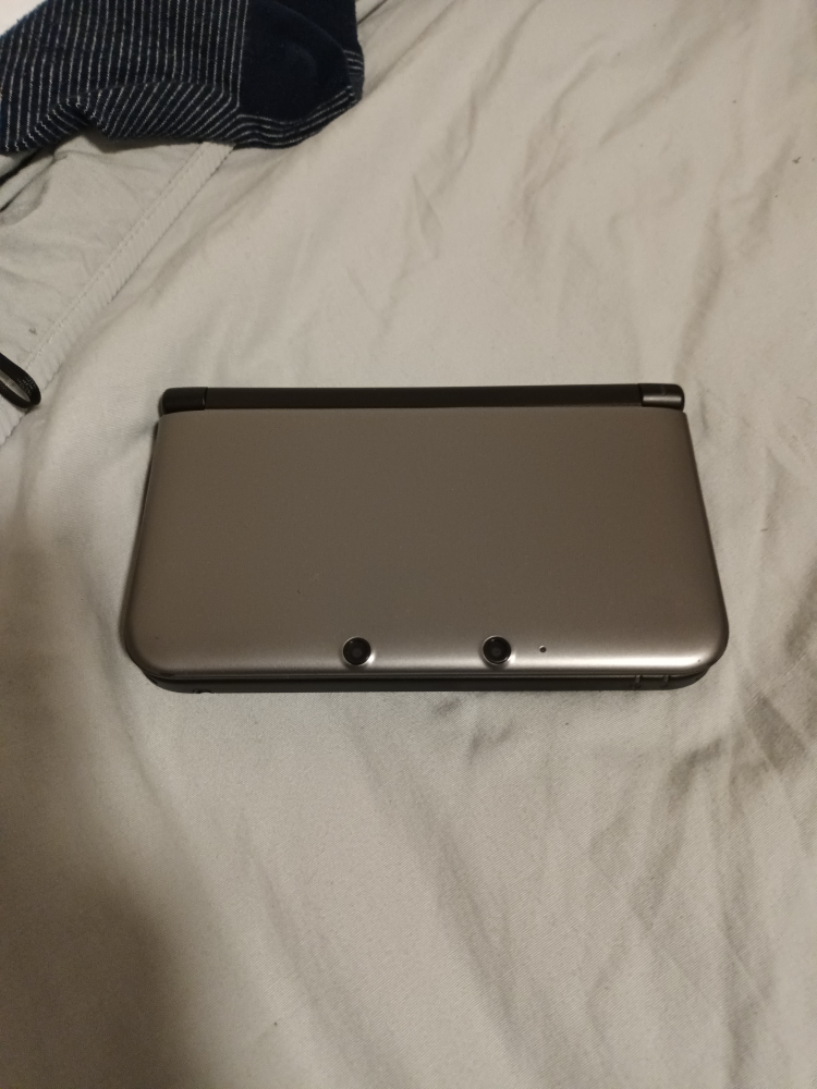 Nintendo 3ds XL (with games) thumbnail