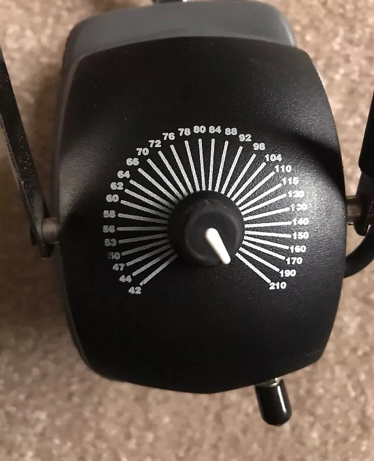 Metrophones Isolation Headphones with built-in Metronome image indicator(4)