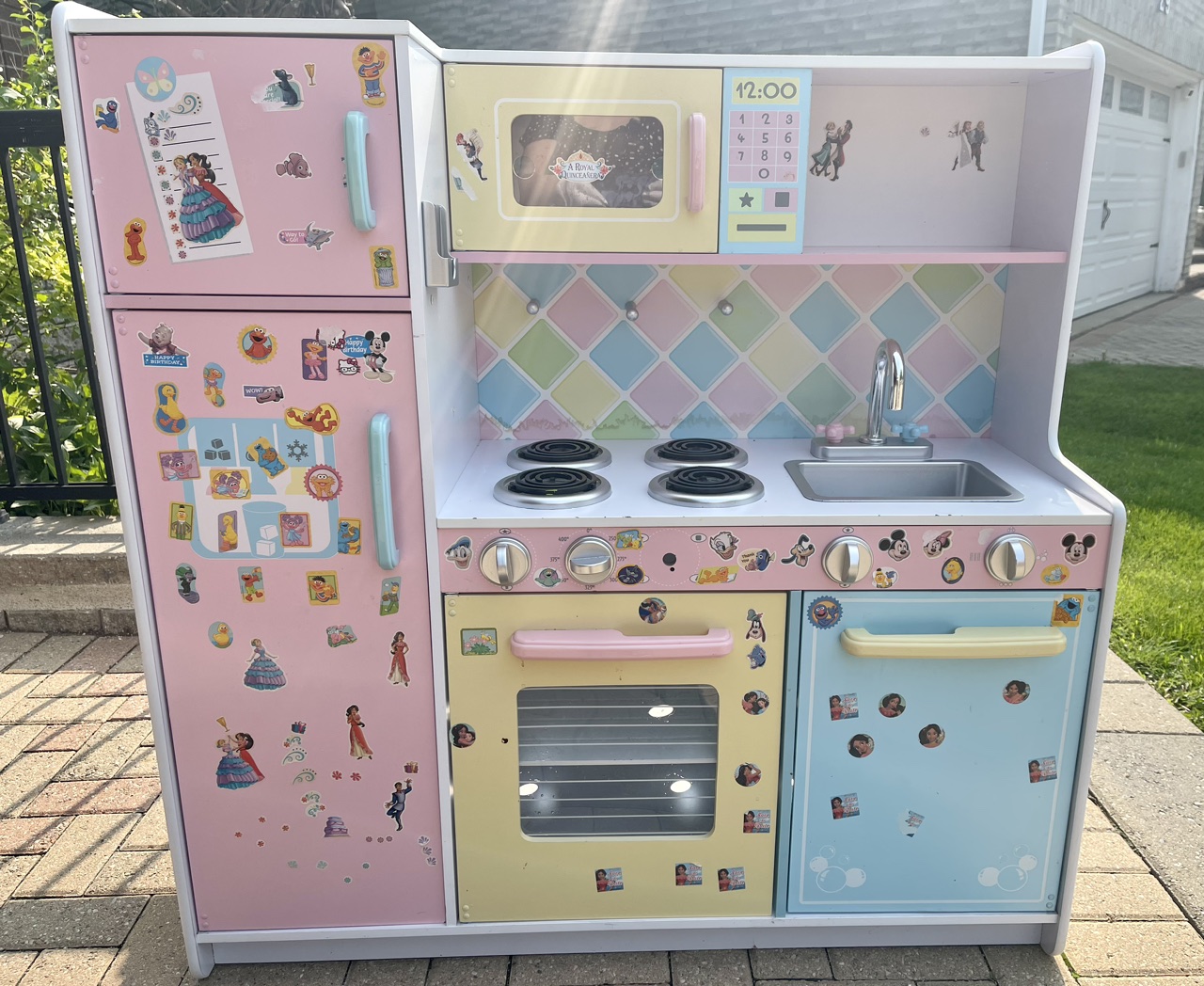 Large size KidKraft Wooden Pastel kids play Kitchen thumbnail
