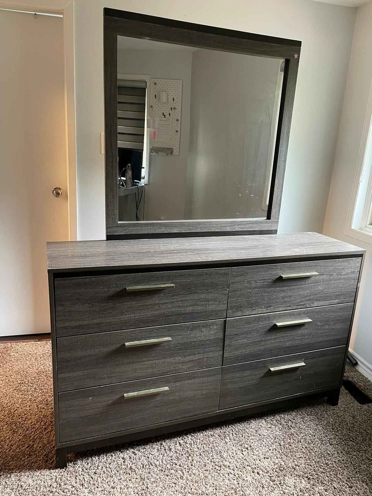 Dresser with mirror image indicator(2)