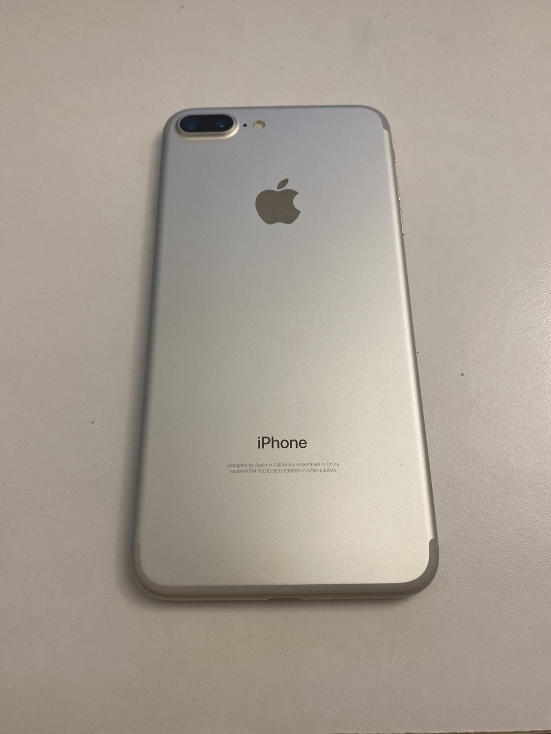 iPhone 7 Plus 32GB Unlocked - photo 2