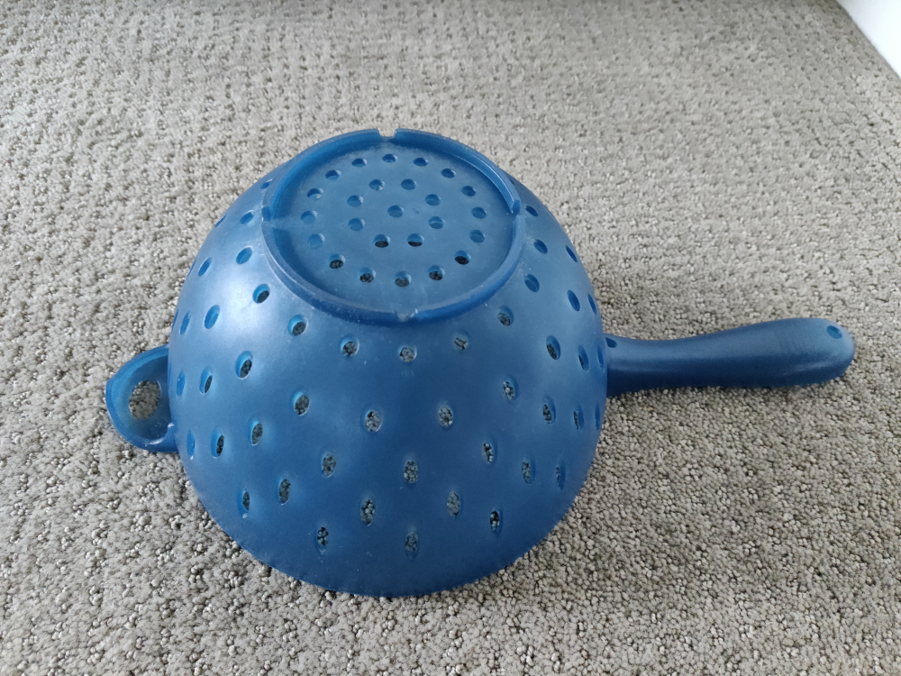 Colander / Strainer - Blue Round with Handle image indicator(3)